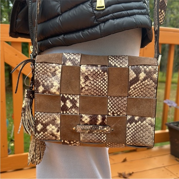 Michael Michael Kors Vivian Woven Medium Messenger - Picture 4 of 15